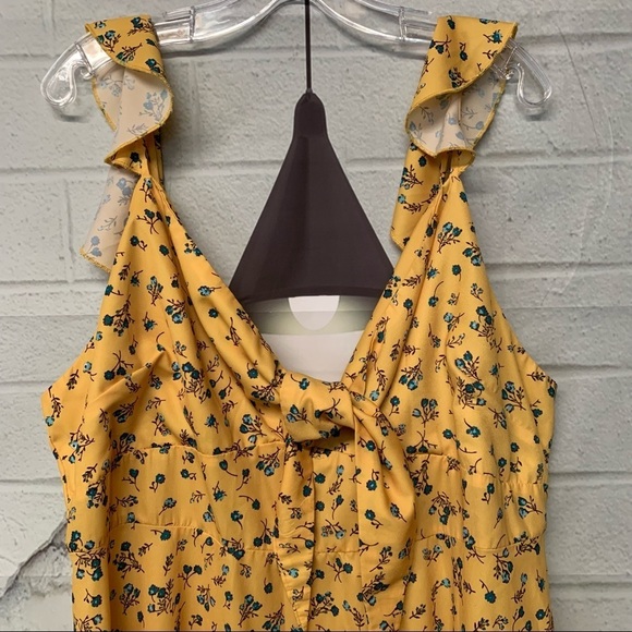 Women's Ruffle Trim Knot Front Ditsy Floral Dress - Picture 4 of 7